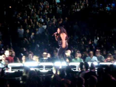 Kelly Clarkson feat. Jessi, Nicole, & Bridget - Bang Bang - 08/19/2015 - Staples Center