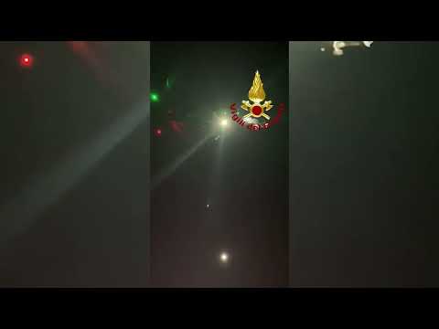 Il recupero dell'anziano disperso nelle immagini dei vigili del fuoco