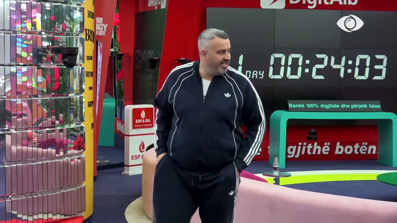 Ti je ajo që ndan familjet/ Rogerti-Selin: Doje të më puthje që vjen kaq afër