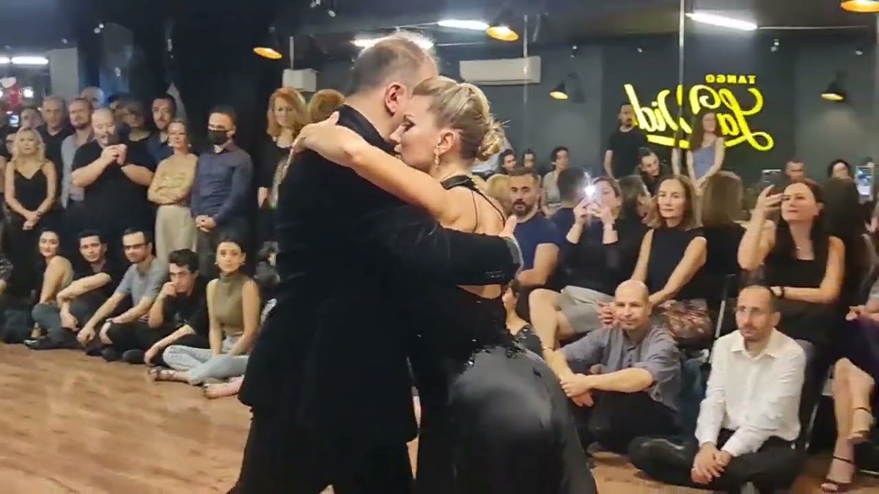 Mariana Montes & Utku Küley - Frente Al Mar - Discover www.chiquedancewear.com