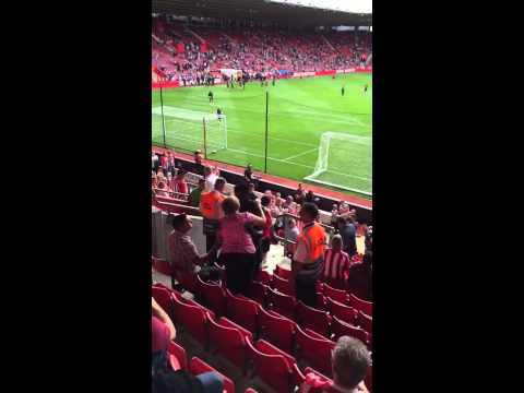 Lukaku apologizing to a southampton fan!