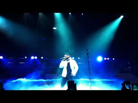 [HD] Usher cancels OMG TOUR 2011 BERLIN O2 WORLD LIVE