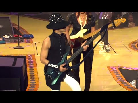 Hollywood Swinging - (live) Prince Playing Bass