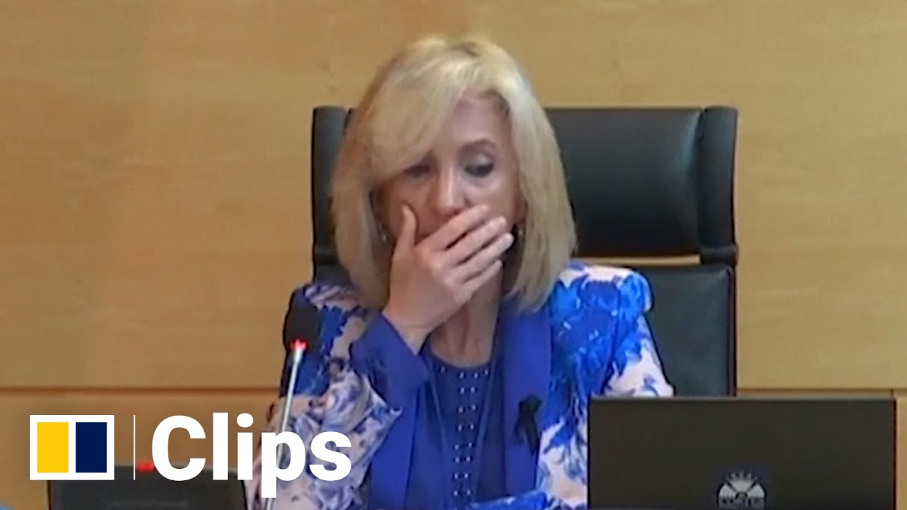 Իսպանացի պաշտոնյան չի կարողացել զսպել հուզմունքը կորոնավիրուսի զոհերի անուններն ընթերցելիս