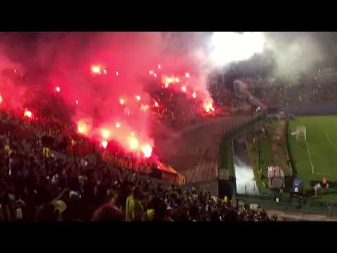 "Recibimiento de la hinchada del glorioso Peñarol" Barra: Barra Amsterdam &bull; Club: Peñarol