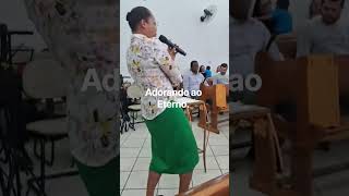 Adorando ao Eterno.
