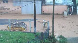 preview picture of video 'Alagamento no bairro Córrego do Ouro - Santos Dumont - MG.mp4'