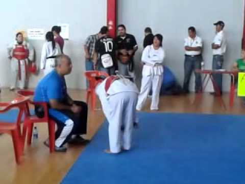 Elena en combate de Taekwondo.mp4