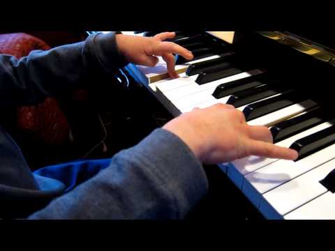 Tiny Pianist Plays the E Minor Scale.