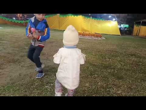 warisha eatingin winter ice cream