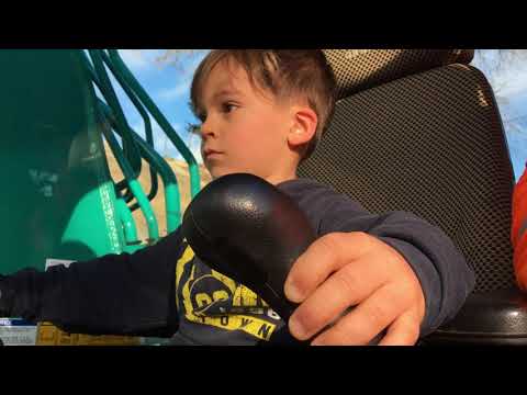 EEK200: Kleiner Junge – grosser Bagger