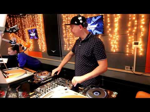 Detach @ Lady Waks Show Record Club 12 12 2018