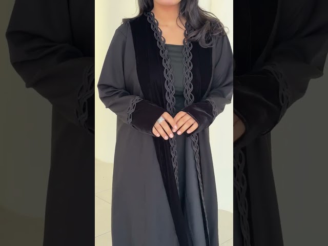 عبايات سوداء مفتوحه