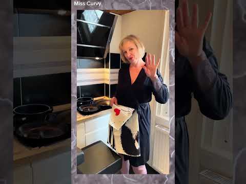 Chris Schweizer Mature Model Over 50 | Natural Older Woman