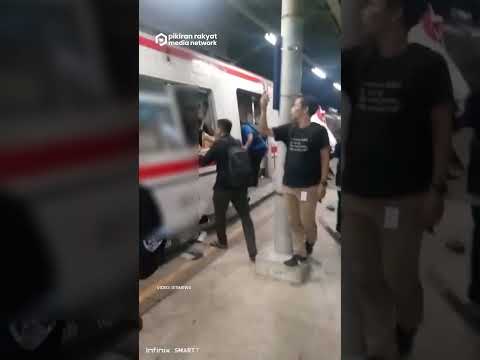Tabrakan Kereta di Bekasi, Penumpang Luka hingga Tak Sadar