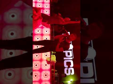 Amel Ćurić & Emina Jahović KOST (poljubac) Dico Torpics 2017