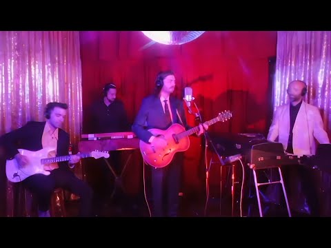 Lord Huron - When The Night Is Over (Alive From Whispering Pines)