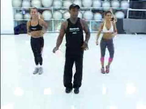 Aprenda os passos básicos da aula de ritmos