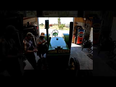 1937 John Deere model D oil change time lapse.