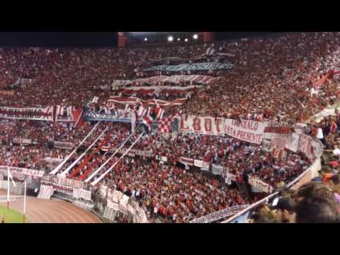 "Canciones de River - Borracho, siempre voy descontrolado" Barra: Los Borrachos del Tablón • Club: River Plate • País: Argentina