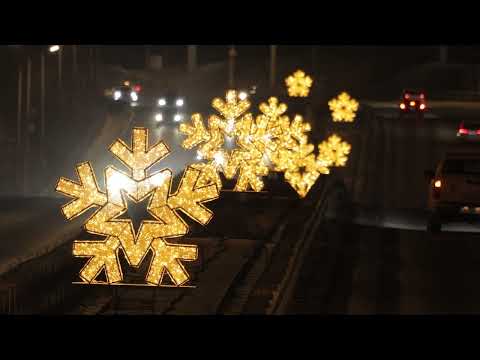 Новогоднюю иллюминацию завершают монтировать во Владивостоке.