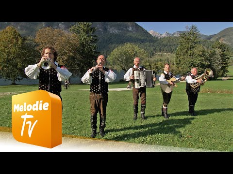 Alpenoberkrainer - Hockey Polka (Offizielles Musikvideo)