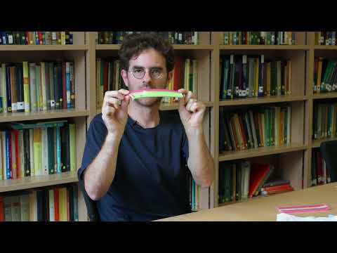 Folding under tension - Marc Suñé