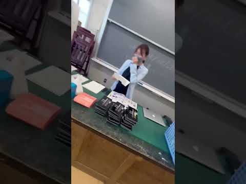 WhatsApp: 特に大胆 - 生徒が教師のアカウントをハッキング