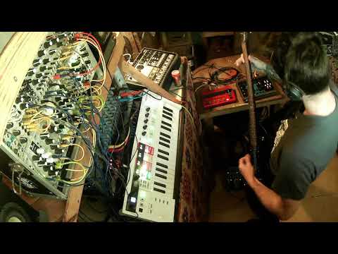 Logic L.F.O aLive Act - L.G.C 778   EXTRACT 01 - Eurorack Modular - Electric Techno Improvisation