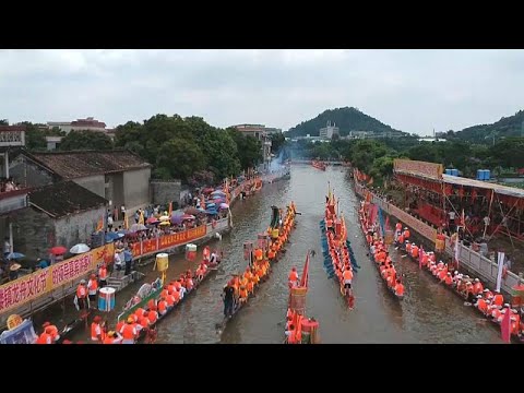 Chineses celebram Festival anual do "Barco-Dragão"