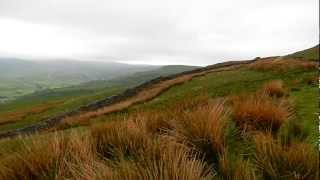 preview picture of video 'Runnng overlooking Muker, Swaledale, Yorkshire Dales, England Jun 2012'