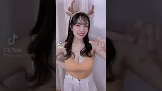 落ち着きのない巨乳