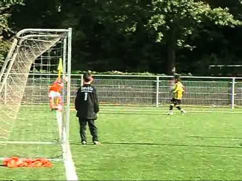 Oranje Wit F2 - Theole F1  16-10-2010  uitslag 0 - 2.wmv