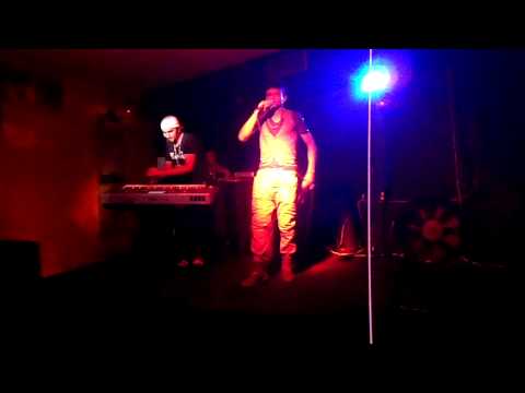 Tairone e Marcio. (vou nao quero nao.)