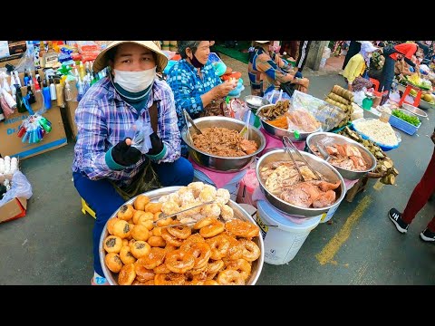 Street food in Phnom Penh walking tour traditional market, Cambodian food 2021