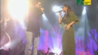 Siti Nurhaliza &amp; Gareth Gates - Say It Isn&#39;t So (live at MTVAA2004)