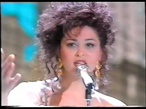 Elena Patroklou - S.O.S - (Live to esc Portuguese comments)