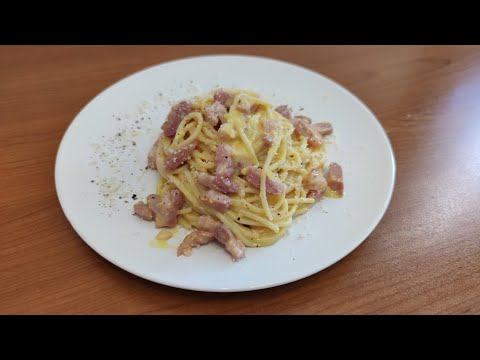Pasta alla Carbonara con Pancetta Affumicata | Primo Piatto Veloce e Facile | Ricetta primo Piatto