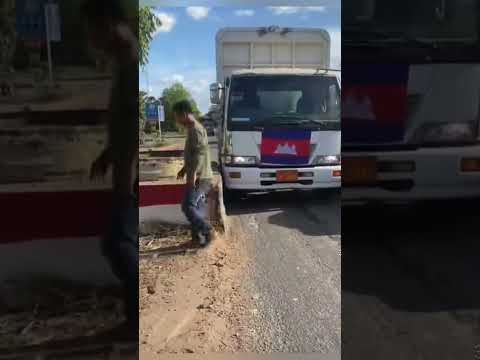 รถเขมรติดแหง็ก..ดันทุรังดีนัก