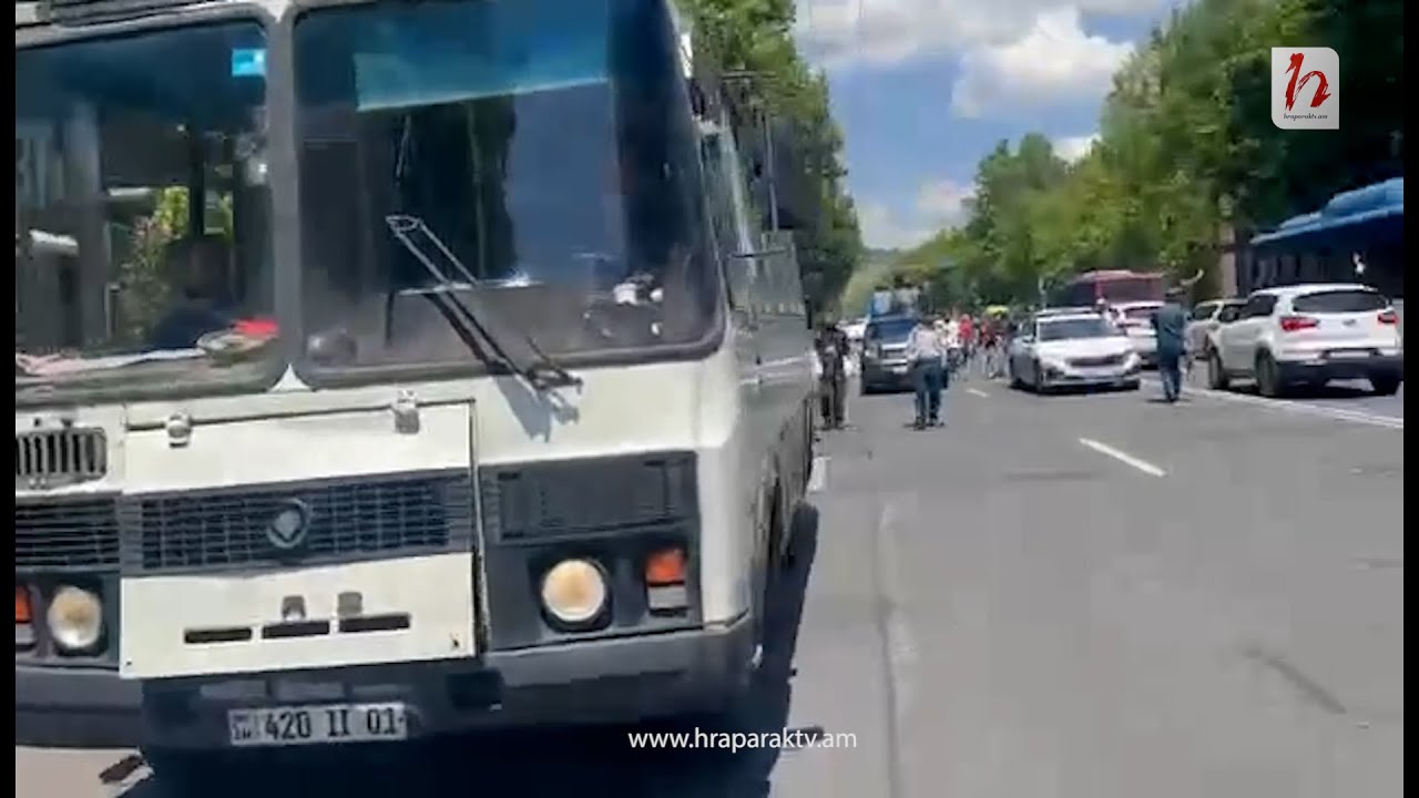 Հոգնած են ոստիկանները, ավտոբուսներով են երթն ուղեկցում
