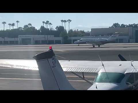 Cessna citation cj4 landing at Santa Monica airport