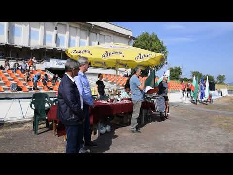 200 деца в турнирите по футбол и акробатика