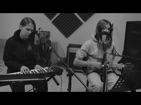 Six Feet Under - Billie Eilish (Live Session by Maky & Evvie)