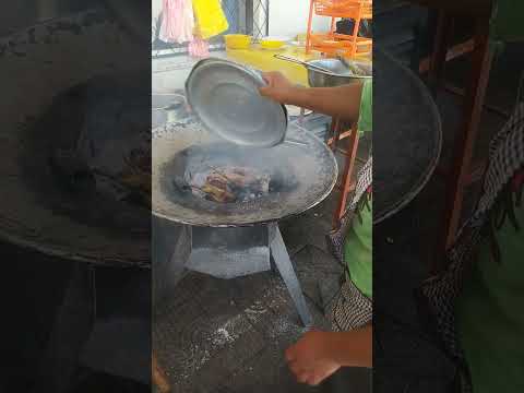 aquí en cliza en el departamento de Cochabamba comiendo un platito de pichón