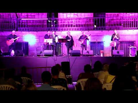 Baleo remata su concierto en Vitigudino con una canción dedicada a los alcaldes vitigudinenses de...