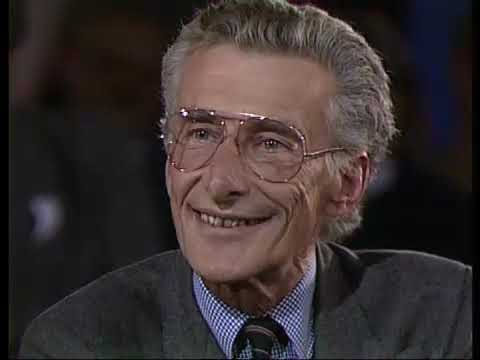 Sonja Barend (VARA) in gesprek met de schrijver Harry Mulisch (1988)
