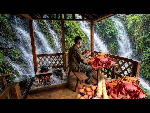 Catching and Cooking Crabs Alone, Building a New Life on Top of a Stunning Waterfall