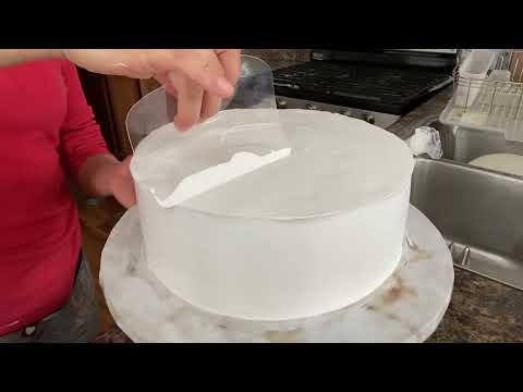 How to smooth a cake for beginners