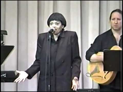 Pearl McKinnon & The Kodaks (Valentinos) - Little Girl And Boy (Live UGHA 8-25-01)