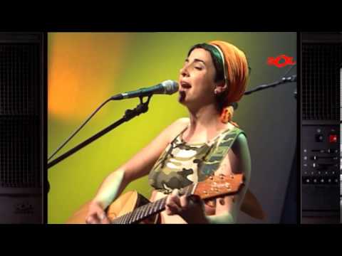 Amparanoia "La fiesta" (A Solas 2002)